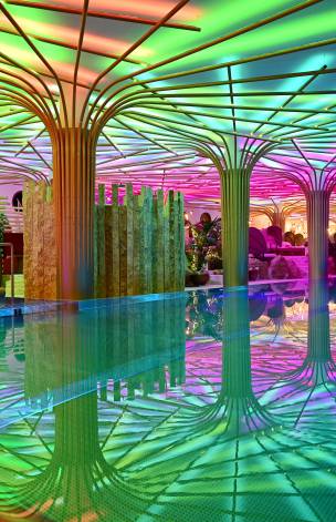 Beleuchteter Indoor Wellnessbereich