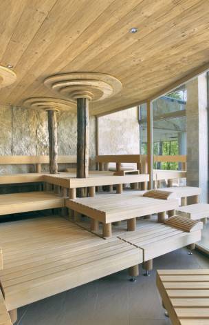Innenansicht der 85°C Waldsauna im Mawell Resort