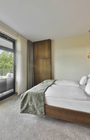 Innenansicht Spa Suite mit Blick auf den Balkon