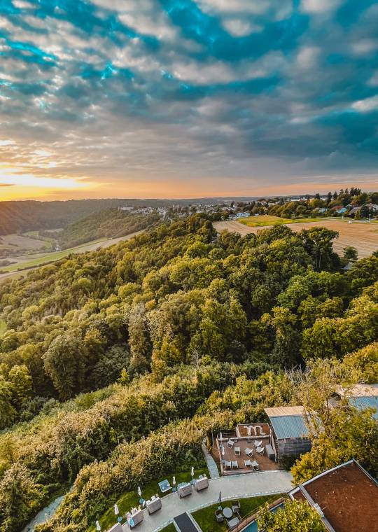 Panoramablick über das Mawell Resort ins Jagsttal