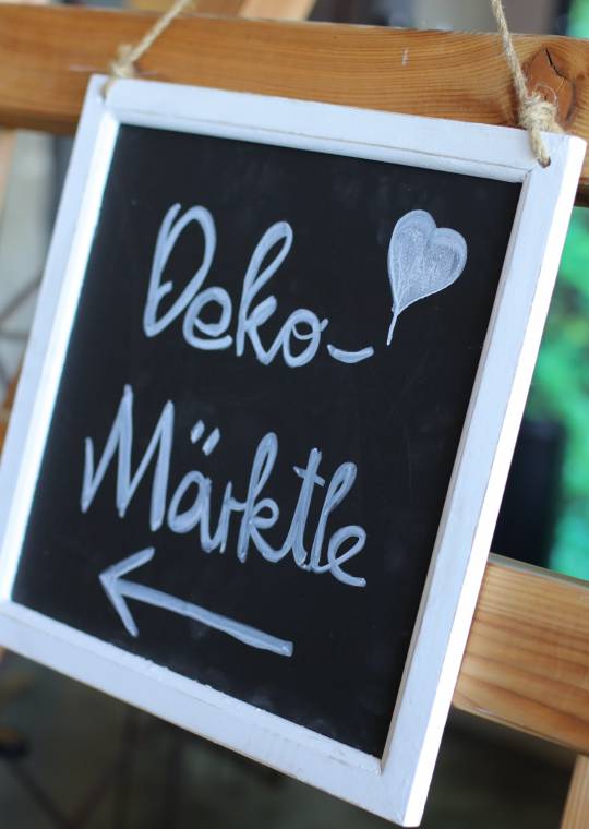 Wegweiser Schild zum Deko-Märktle